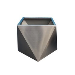 Different shapes creative design metal flower pot planter for decorate
