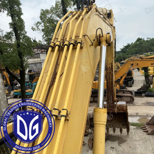Sturdy stone sorter USED PC360-7 excavator which is Gently groomed groundbreaker