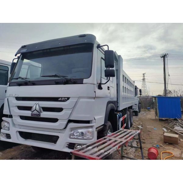 Hot Sale Sinotruk HOWO 6X4 371HP Dump Truck with White Color