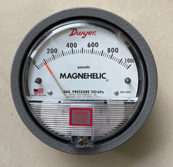 IP67 Dwyer Mechanical Pressure Meter 15 PSI For Dust Free Room