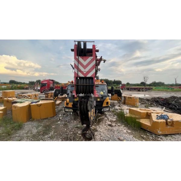 2016 Used 125 Ton SY Mobile Truck Crane with Modern Cabs and Comfortable Driving