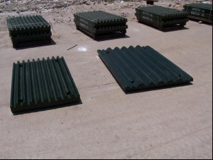 Steel Crusher Wear Parts Jaw Plates For Jaw Crushers Application Mine Mill DF021