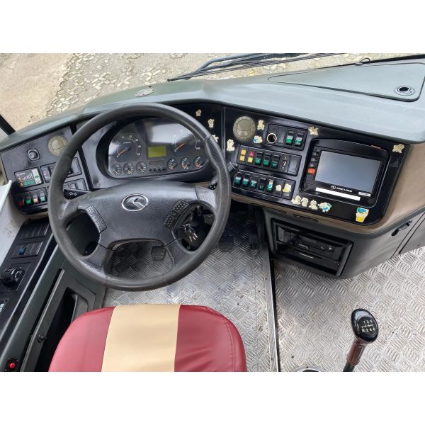 Used Luxury Buses 51 Seats Green Color 12000kg Curb Weight EURO IV Yuchai Engine Kinglong Bus XMQ6113 LHD/RHD