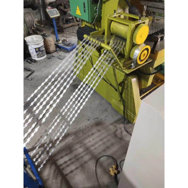 CBT-65 1.6mm Galvanized Barbed Wire Manufacturing Machine