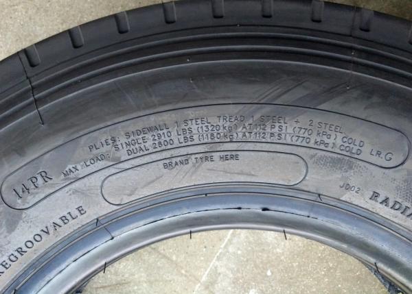 Well Handling Truck Bus Radial Tyres 7.00R16LT Four Main Zigzag Grooves Design