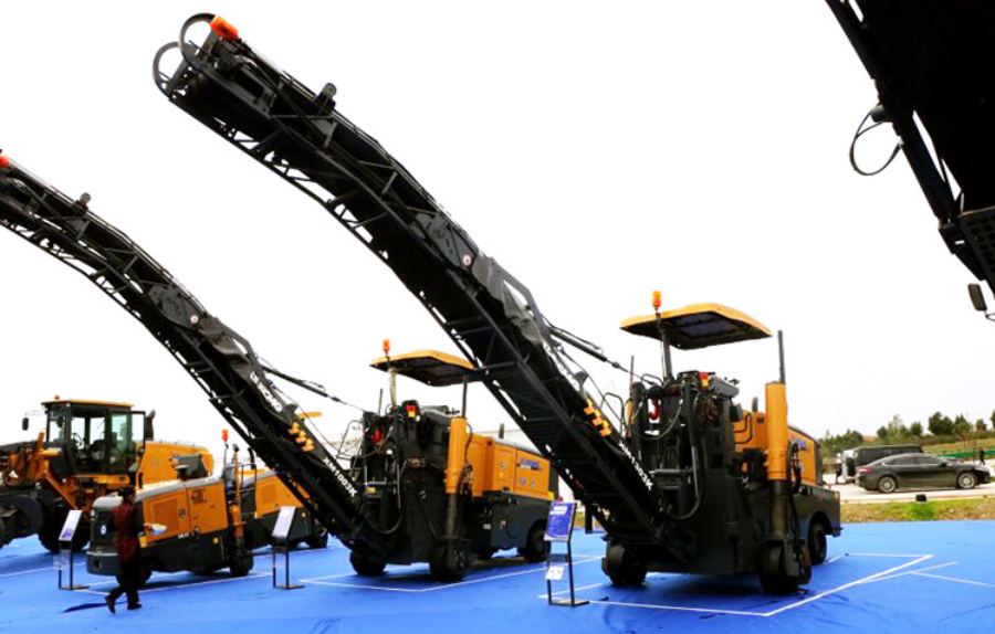 1.2m XM120F XCMG Concrete Mini Asphalt Milling Machine For Pavement Construction