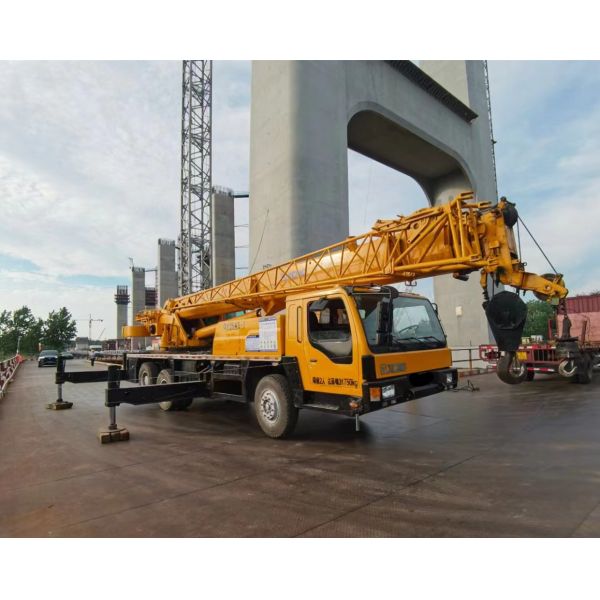 Quality 2010 Xg 25K5 Mobile Crane Heavy Qeuipmanet with After-sales Service and Yellow Color wholesale