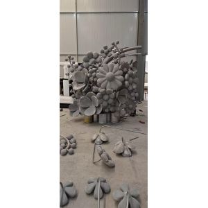 Customizable Glowing Flower Sculptures for Public SpacesArtistic Installations: