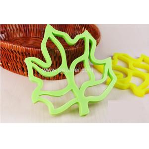 High Quality Practical Creative Insulation Silicone Maple Leaf shape Green Color