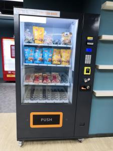 China Smart Coin Operated Vending Machine , Energy Saving Food And Drink Vending Machine, Remotely Control Energy, Micron on sale