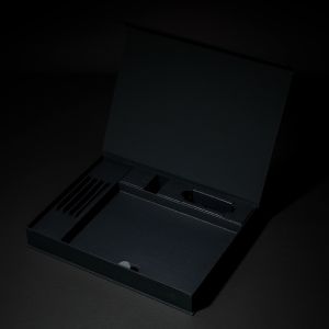 Custom Luxury Matte Black Foam Insert Magnetic Paper Gift Box Clamshell Fliptop Folding Rigid Packaging Boxes