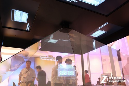 Full HD 4 Faces 3D Hologram Pyramid Display 240 x 240cm for Shopping Mall Advertising