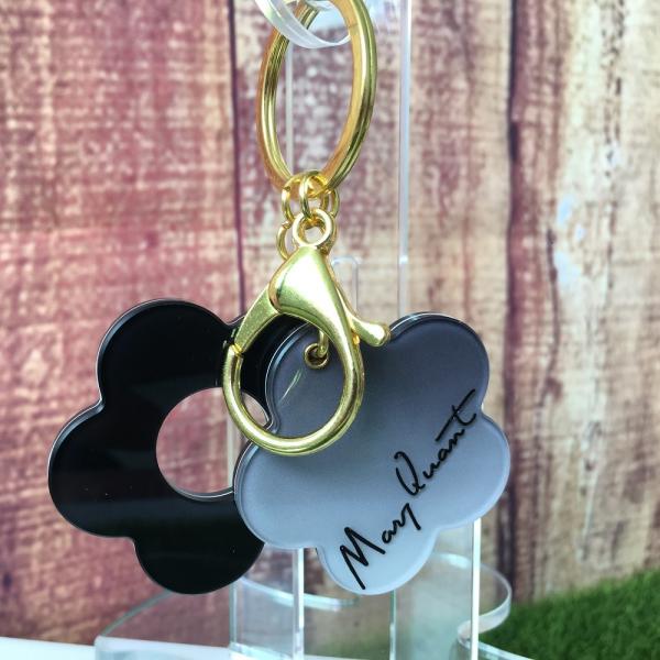 Quality Factory Cheap Custom Anime Cartoon Transparent Epoxy Resin Glitter Acrylic Charms Key chains wholesale