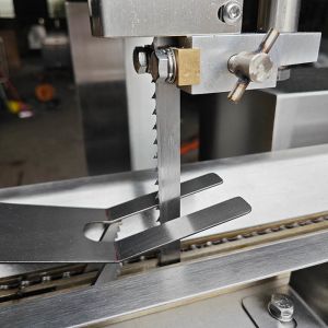 Customized Stainless Steel 304 Bandsaw Cutting Machine with 1000-2000kg/h