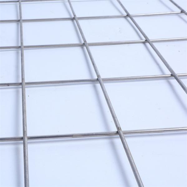 Galvanized Welded Roll Mesh Fence Low-carbon Iron Wire Coated Galvanized Iron