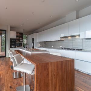 Custom High Gloss White Lacquer Kitchen Cabinet Set Modern Handless