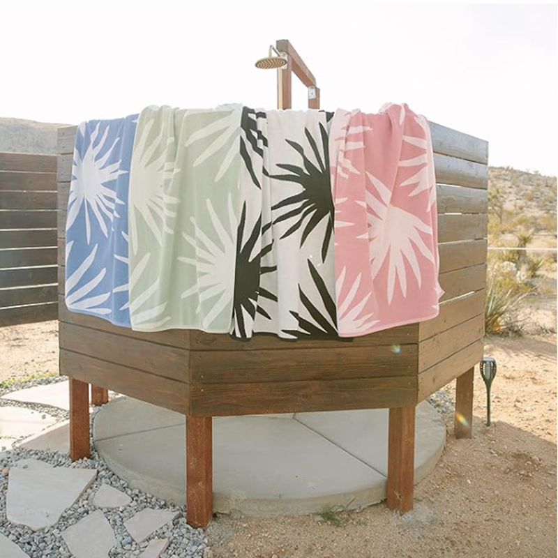 China Luxury 100% Cotton Beach Towel with Yarn-dyed Technic and Elegant Stripes for Resort Quality Comfort on sale