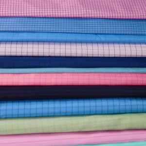 Cleanroom 75D*75D 2.5mm Grid Fabric With 98% Polyester 2% Conductive Filament