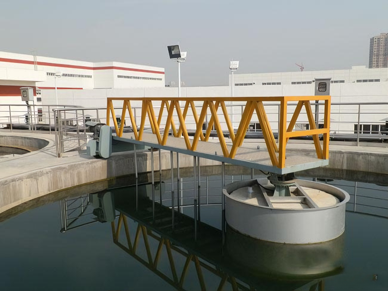 Cheap 8m – 60m Center Drive Sludge Scraper Vertical Shaft Clarifier Scraper for sale