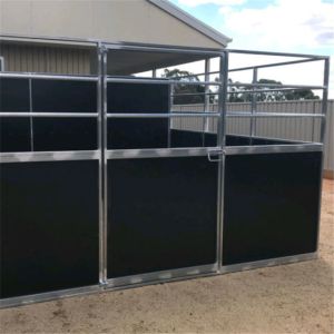 Customized Wood Material Horse Stable Box Easy Assembly In Black Color