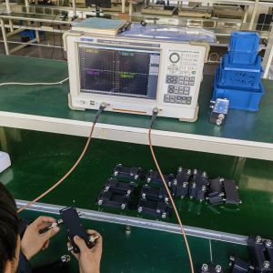 a Competitive 698-3800MHz 2X1 Hybrid Coupler Hybrid Combiners for Das Ibs 4.3-10