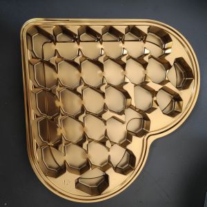 Customized 28 compartment heart-shaped chocolate container with transparent lid
