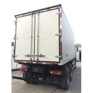 Sinotruk HOWO Refrigerator Box Truck With Truck Reverse Camera System