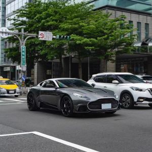 DB11 Aston Martin Body Kit Custom Color Hood Carbon Fiber Engine Hatch 2017-