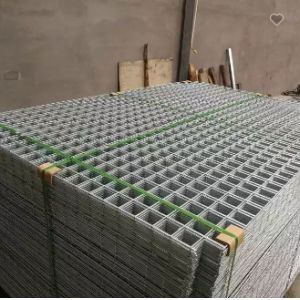 Low Price Galvanized Welded Wire Mesh / Welded Wire Mesh Panel / PVC Coated
