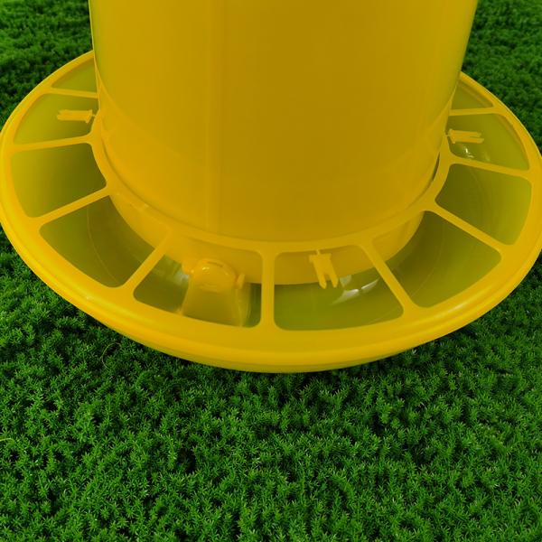 Plastic Poultry Feed Bucket In Standard Size For Poultry Farm 31.4cm X 37.4cm