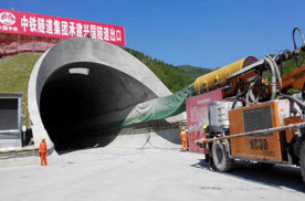 Auto Parallel System Robotic Shotcrete Machine Diesel Powr 305mm Ground