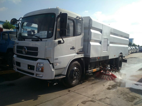 Quality Dongfeng 4X2 6m3 6cbm runway sweeper truck road sweeper truck with brushes foton sweeping truck wholesale