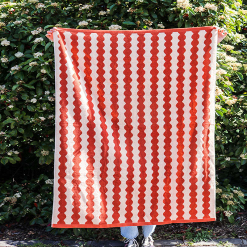 China Ultra-Soft Sand Resistant Highly Absorbent Beach Towel for Travel and Family Use on sale