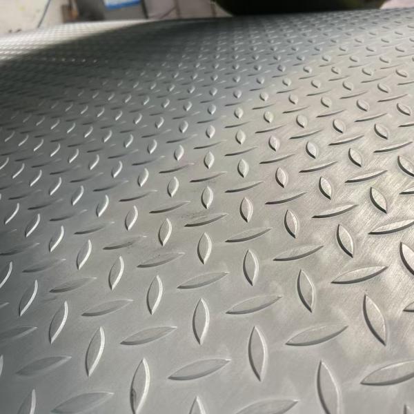Quality Grade 304 316L 2205 Stainless Steel Checkered Plate Smooth Back Side Thickness 3.0mm 4.0mm 5.0mm 6.0mm wholesale