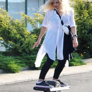 Cheap 700W Electric Skateboard One Wheel Hoverboard 18-25km With Stable Tire for sale