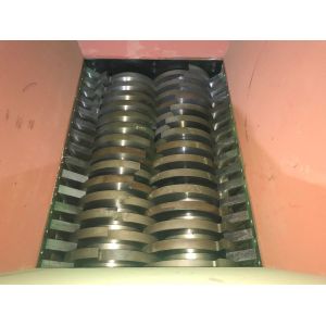 18.5kw Twin Shaft Shredder Machine , Durable tyre shredding machine