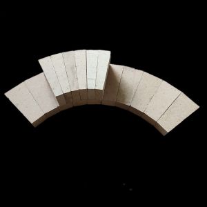 Light Yellow High Alumina Lining Plate with 95% Al2O3 Content and SiO2 Content