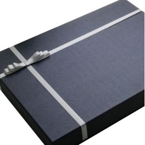 Custom Design Paper Recycled Paper Gift Boxes Black shirt gift box with ribbon