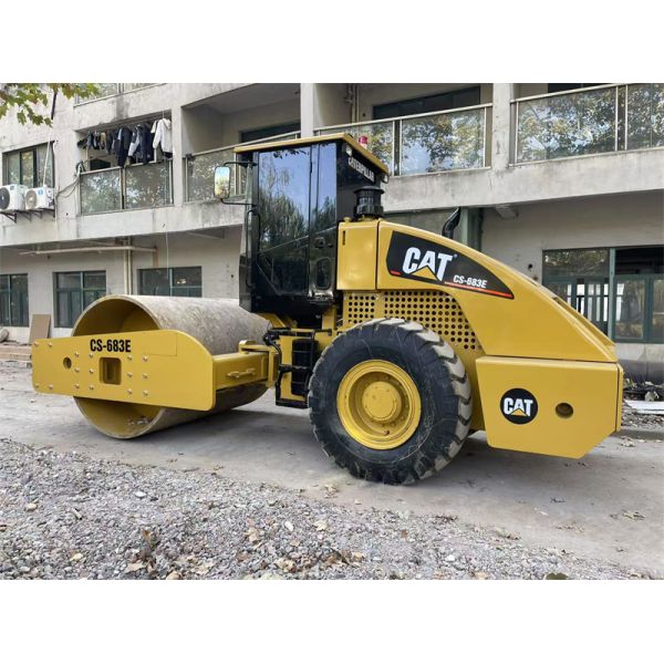 Used Caterpillar CS683E Compactor Used CAT CS683E Single-Drum Vibratory compactor