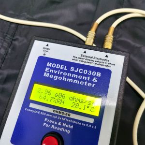 Black 4% Carbon Fiber Unisex ESD Safe Clothing Anti Static With Cap