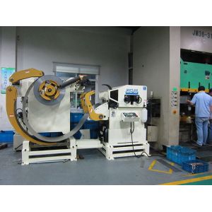 China Fully Automatic Steel Coil Uncoiler Double - Sided Oiling Stamping Feeder on sale
