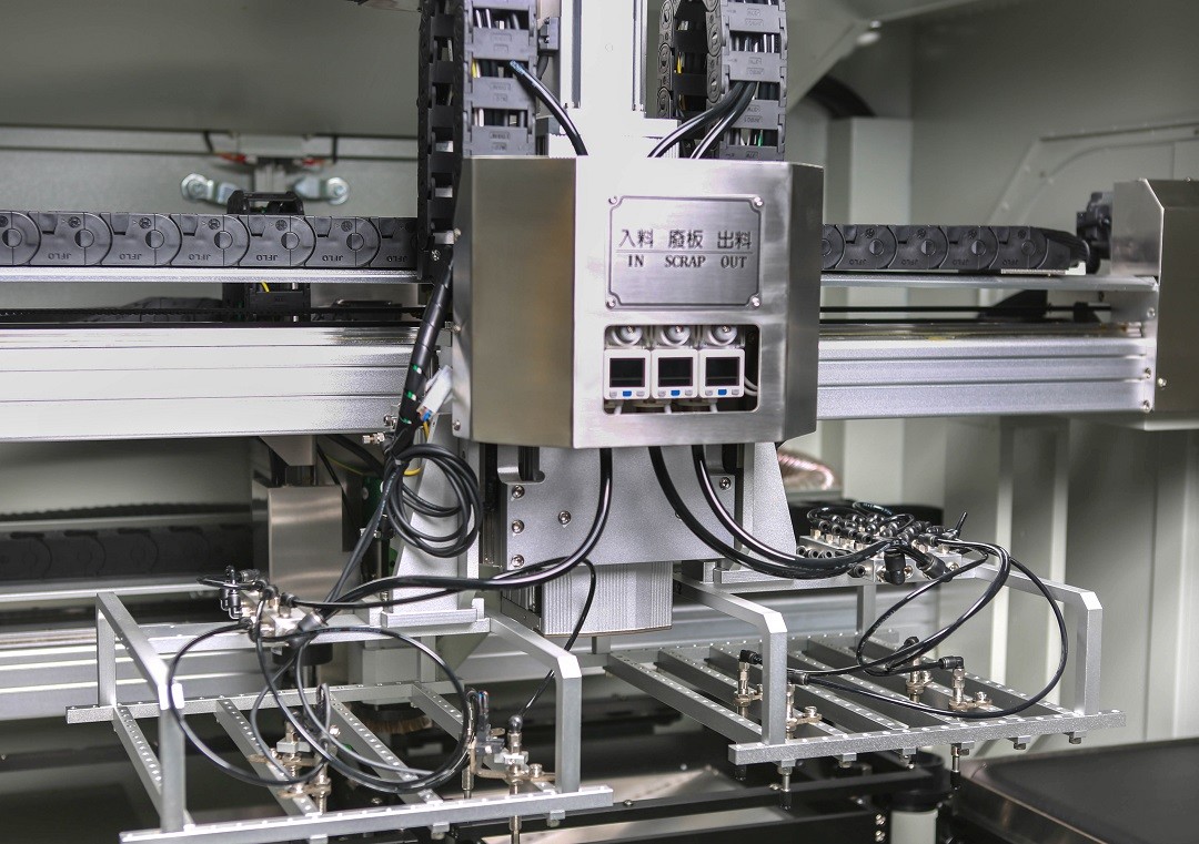 Genitec Full-Automatic PCB Depaneling Machine PCB Routing Machine GAM330AT