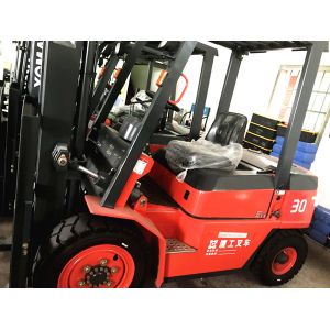 Automatic Diesel Powered Forklift , 3 Ton Diesel Forklift Strong Powertrain