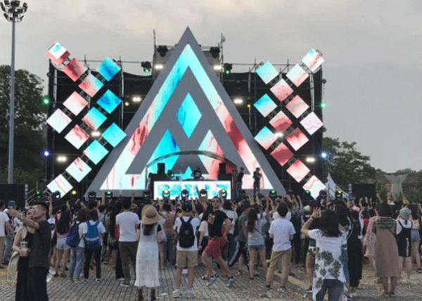 Full Color Irregular LED display / Diamond LED Display 28224 dot/㎡ Density