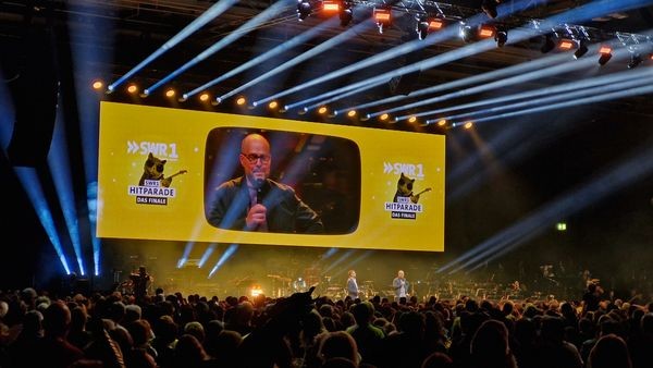 CE/ROHS/FCC Standard Fine Pitch Led Display with Die-cast Aluminum Cabinet and