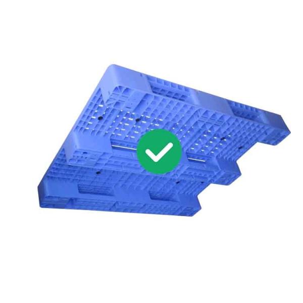Quality PE Stackable Heavy Duty Plastic Pallets 1300X1100 Ventilated deck wholesale