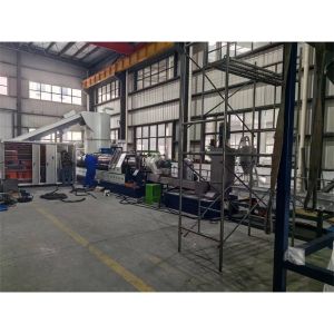 plastic recycling machine equipped with single shaft shredder for PP woven bags
