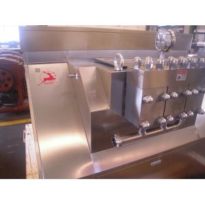 Powerful Multifunctional Dairy Homogenizer 24Mpa Vertical Positioned