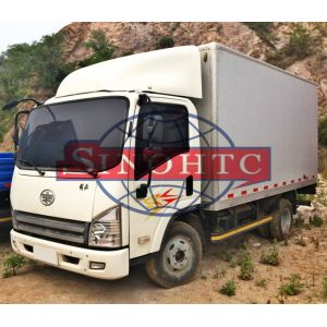 3500KG Light Dry Cargo Truck , 4x2 / 4x4 Closed Box Truck Manual Gearbox