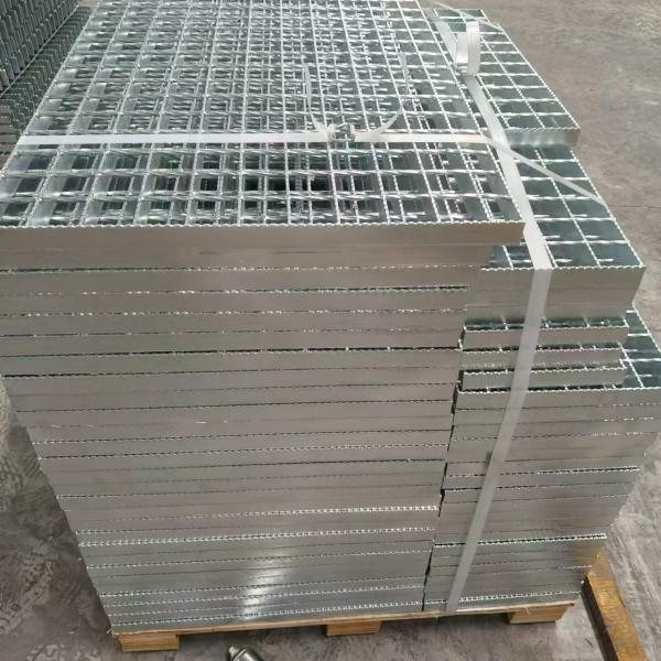 Quality 2mm Flat Bar Heavy Duty Galvanized Saw Tooth Steel Grating With 40mm Bearing Bar Spacing wholesale